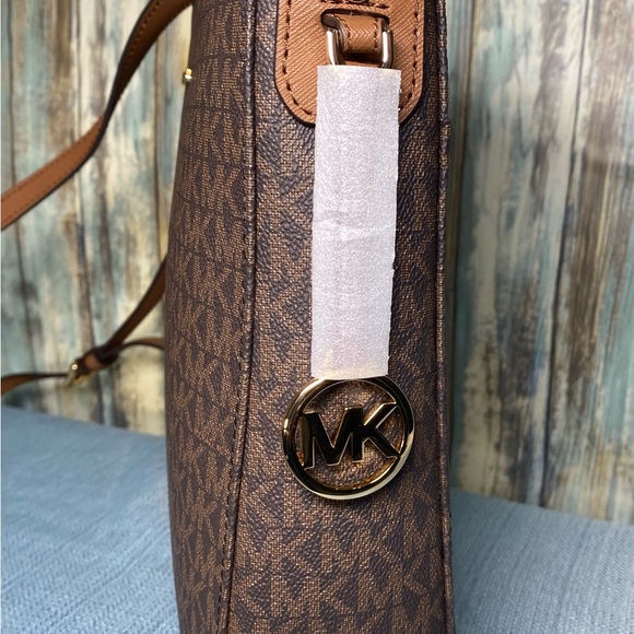 MICHAEL KORS JET SET LARGE LOGO MESSENGER BAG - Picture 7 of 9